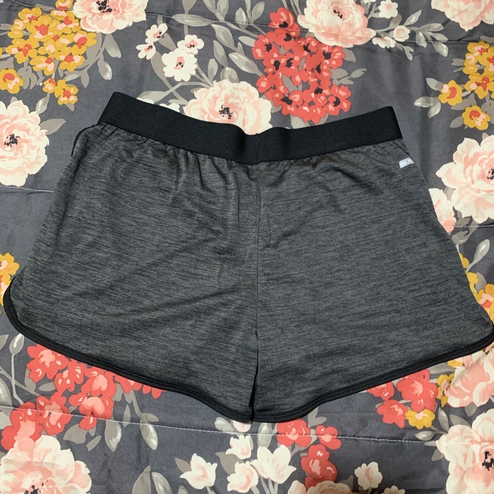 Shorts - Picture 3 of 3